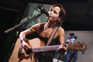 Netikėtai mirusi „The Cranberries“ vokalistė bus palaidota jai svarbiausiame mieste