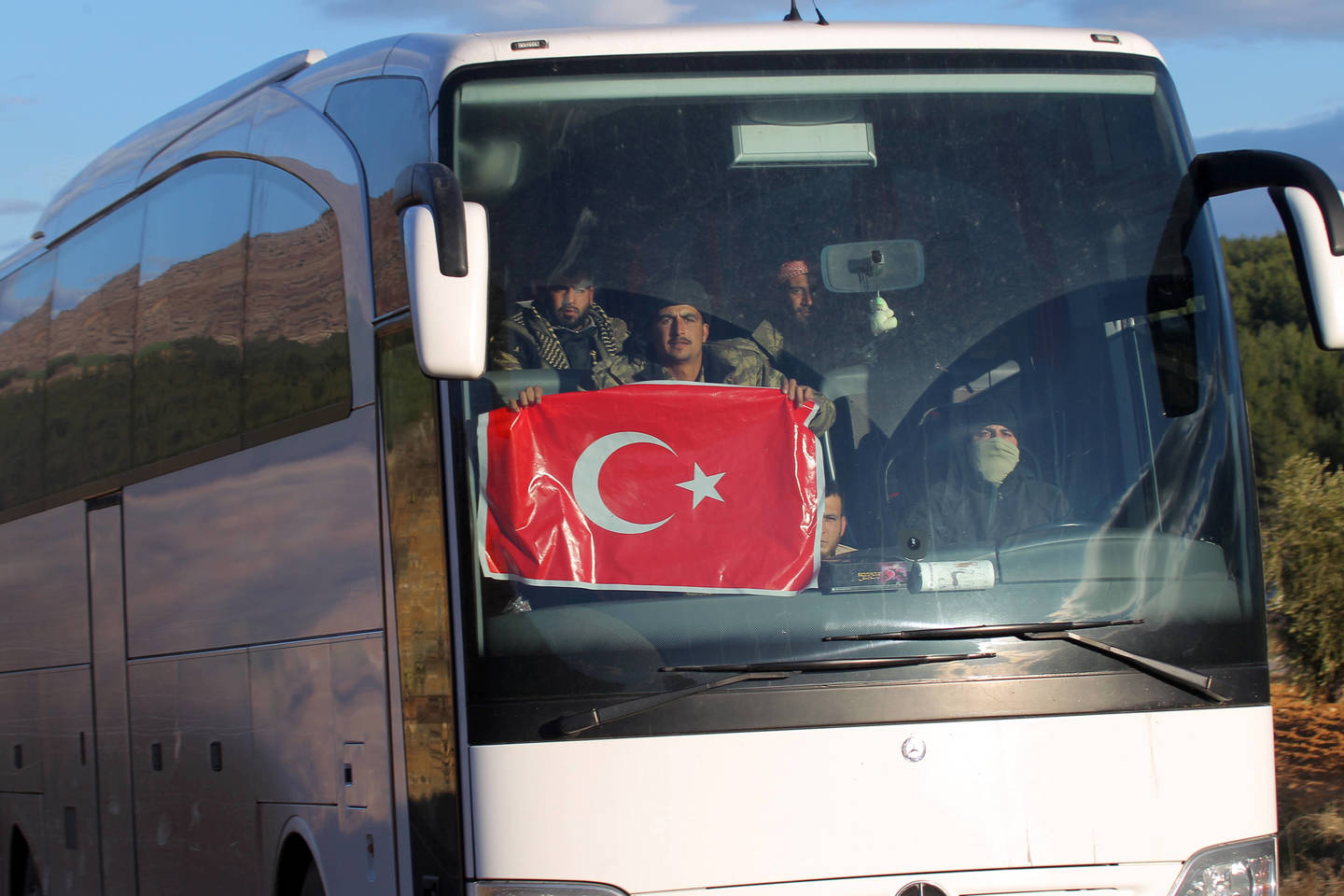 Pasak pranešimo, nelaimės aukos yra turistų grupė iš šalies sostinės Ankaros, važiavusi į šiaurės vakarų Turkijoje esantį Bursos miestą.