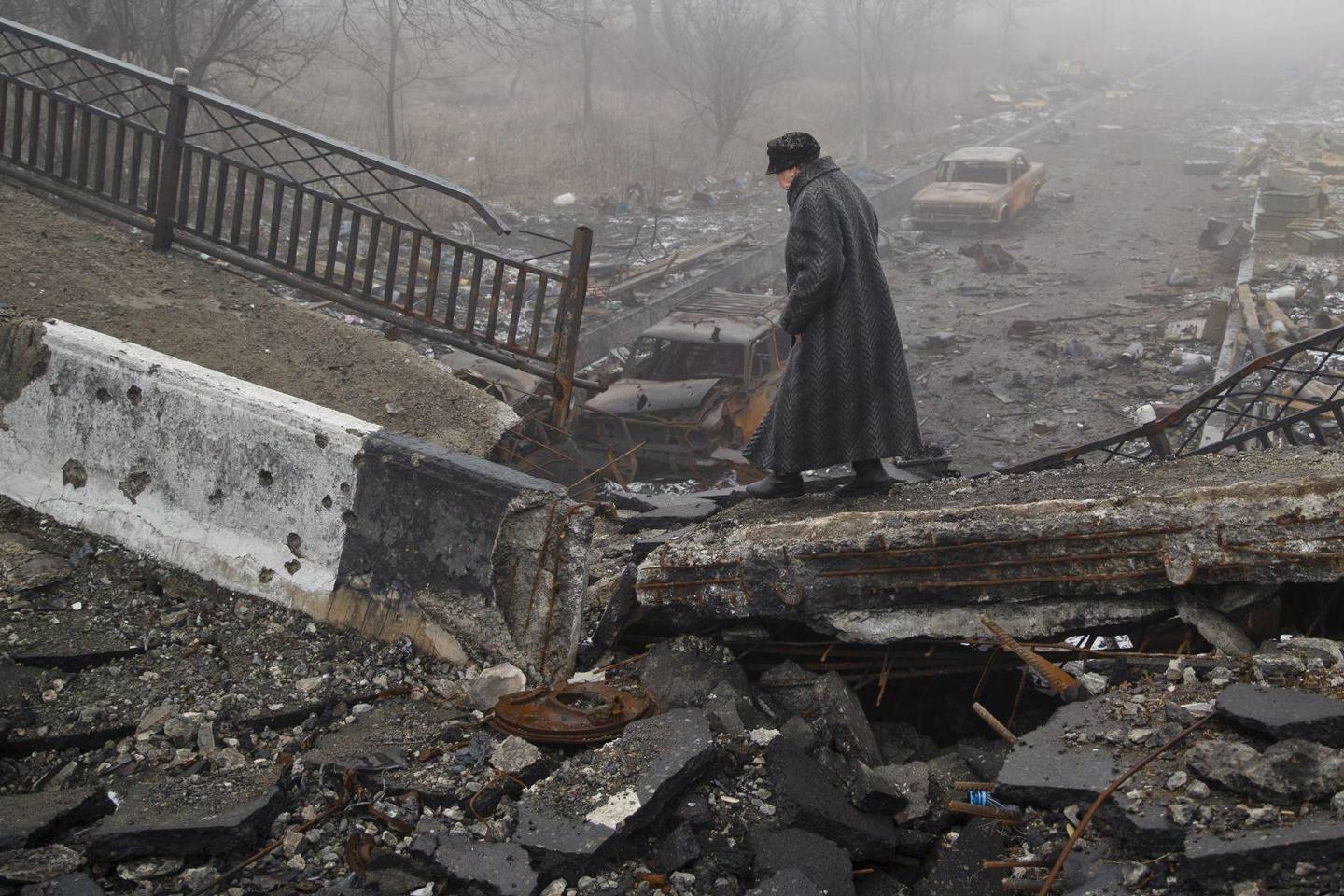 Rytų Ukraina dar ilgai neišsilaižys karo žaizdų.<br>AP nuotr. iš archyvo