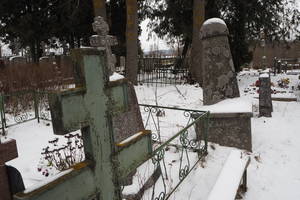 Kapinėse prie Daugpilio mergina ilsisi po falu