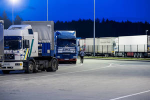 Kyšius muitininkams siūlantys vairuotojai postuose užtrunka ilgiau