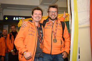 Antaną Juknevičių pasitiko ūžianti minia: „Rezultatas – visos Lietuvos“