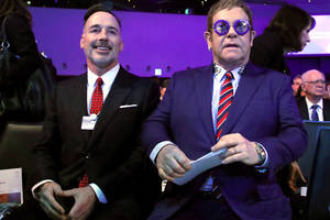 Davoso ekonomikos forumas: abejonės dėl Donaldo Trumpo, Eltonas Johnas ir popiežiaus nuomonė