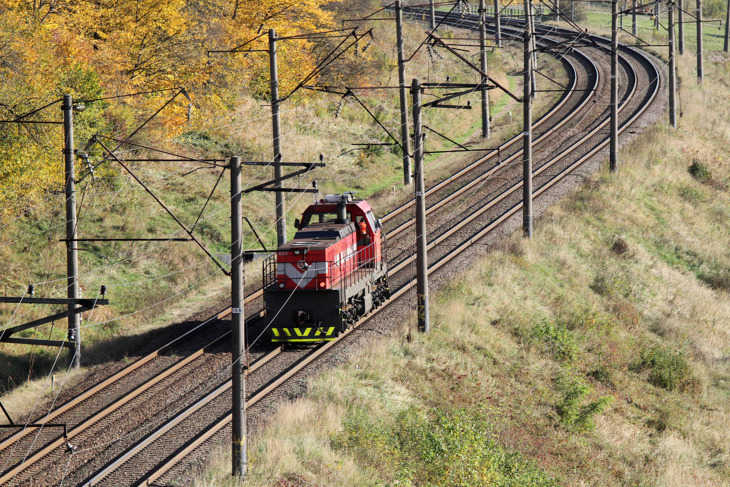 Valstybės valdoma bendrovė „Lietuvos geležinkeliai“ Europos Komisijai pateikė Rengės ruožo atstatymo projektą. Ruožą iš Mažeikių, kur veikia „Orlen Lietuvos“ naftos perdirbimo gamykla, į Rengę Latvijoje ketinama atstatyti iki 2019 metų pabaigos.<br>M.Patašiaus nuotr.