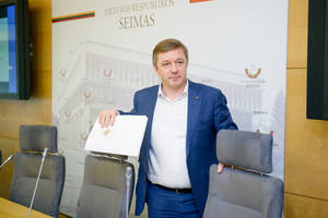 Konservatoriai: Ramūnas Karbauskis trukdo tirti LRT veiklą