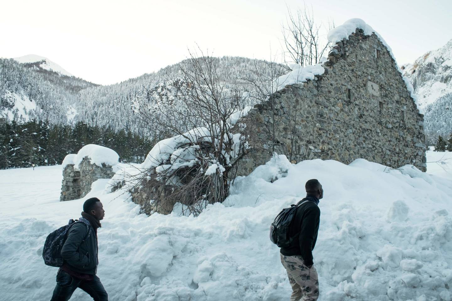  Alpėse šiuo metų laiku nemenkas lavinų pavojus.<br> AFP/„Scanpix“ asociatyvioji nuotr.