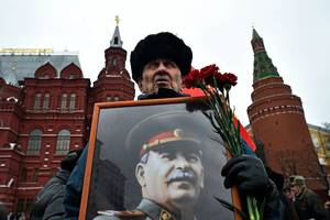 Rusijos valdžia neleidžia pašiepti J. Stalino – uždraudė satyrinį filmą