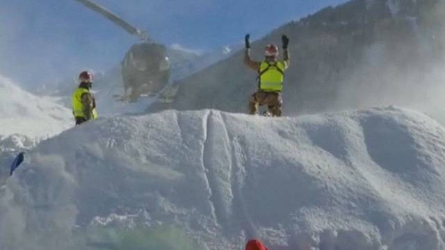 Alpėse dėl lavinų pavojaus uždaromi kurortai, evakuojami turistai