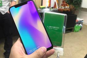 „iPhone X“ klonas su „Android“: nutekinta informacija apie anonsą parodoje