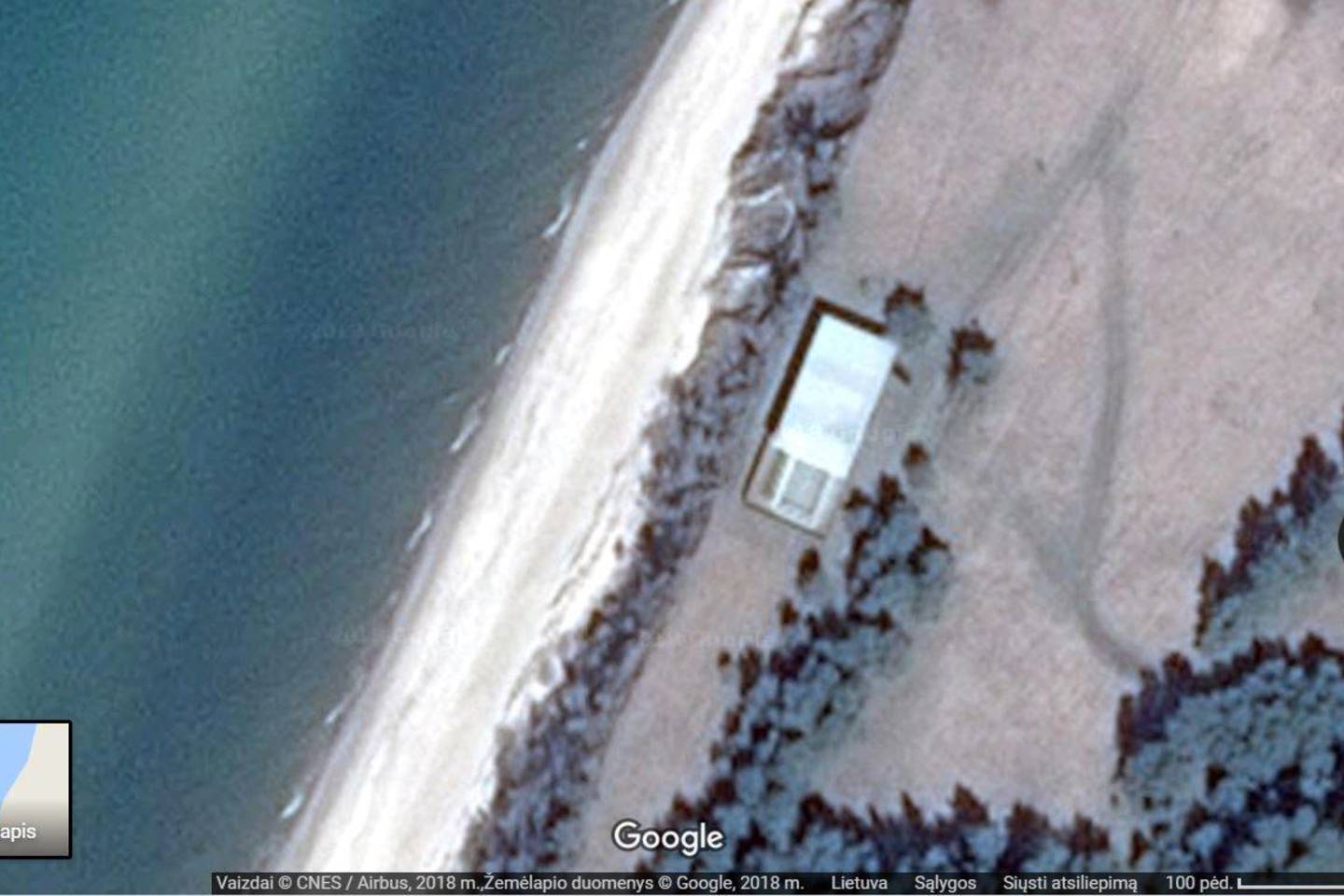  Latvijoje namas ant jūros kranto pripažintas laivu.<br> Google Maps