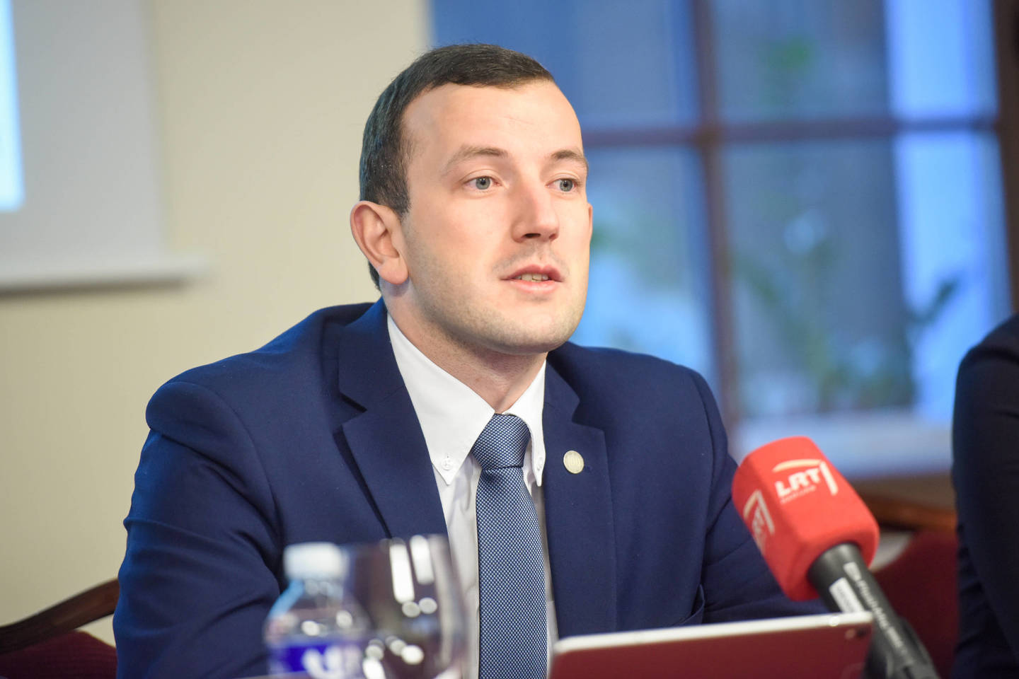 Anot V.Sinkevičiaus, valstybės įstaigos skundžiasi, kad CPO sistemoje dažnai nėra jiems reikalingų prekių ar paslaugų, todėl jie skelbia viešuosius pirkimus, nesinaudodami CPO, nors įstatymas įpareigoja tai daryti.