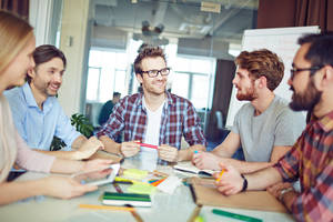 Darbuotojų lūkesčiai darbdaviams: kokie priedai ir privilegijos darbe pasiteisina?