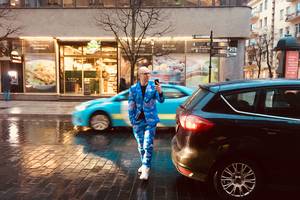 Šturmuoti „Euroviziją“ pasirengęs Vidas Bareikis stebino vėluojančius vilniečius