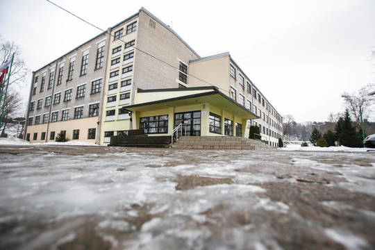 Kauno valdžia vieną gimnaziją proteguoja, kitą stumia į užribį? 