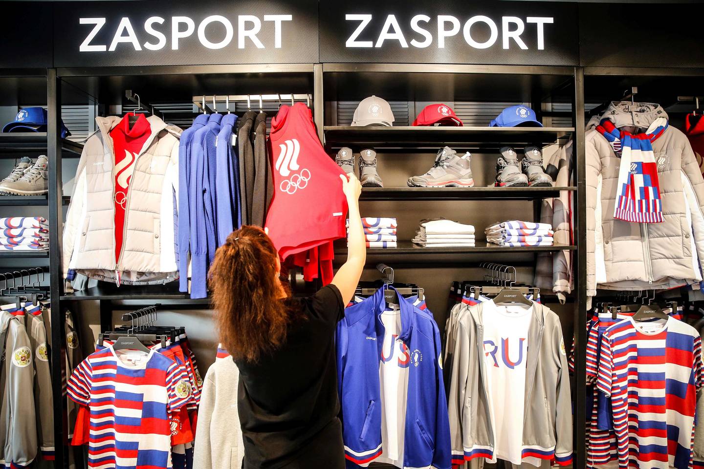 Rusijos sirgaliai galės į olimpiadą vežtis vėliavas ar savo drabužius puošti tautine atributika.<br> AFP/Scanpix nuotr.