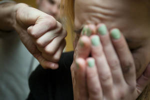 Siaubas Šiaulių miesto centre – merginą parvertęs vyras bandė ją išžaginti