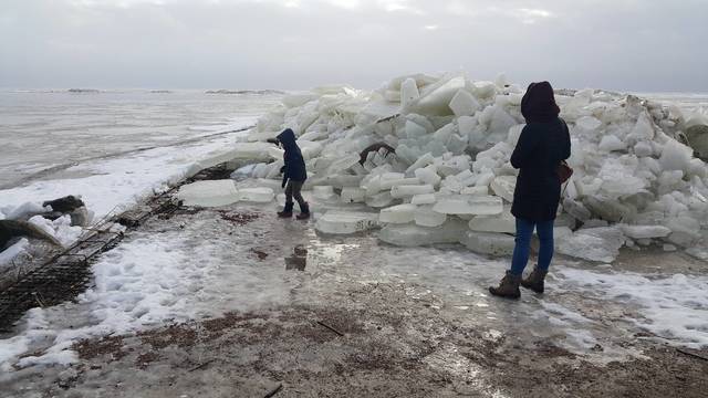 Užfiksavo Kuršių marių akvatoriją – nuo vėjo pajudėjo ledai