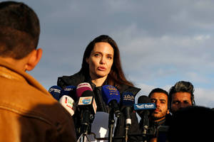 Pabėgėlių stovykloje Jordanijoje apsilankiusi Angelina Jolie pasiuntė svarbią žinią