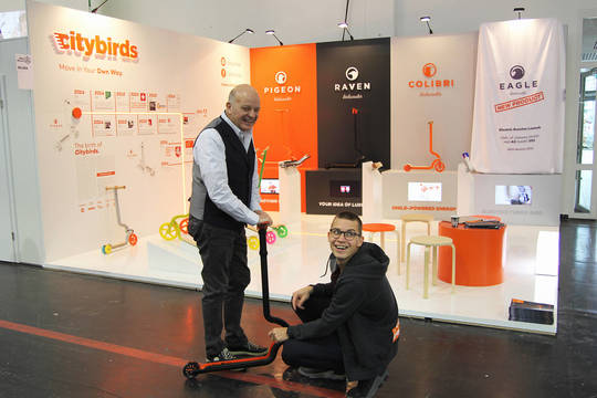 „Citybirds“ sukūrė pirmąjį lietuvišką elektrinį ir ploniausią pasaulyje paspirtuką