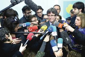 Į Briuselį pabėgęs Carlesas Puigdemont’as atsidūrė spąstuose