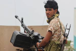 Jemeno laikinąją sostinę Adeną drebino tankų mūšis