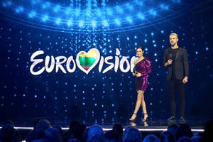 „Eurovizijos“ scenoje žvilgsnius susižėrė į ekranus grįžusi Ugnė Skonsmanaitė