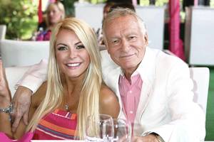 „Playboy“ įkūrėjo Hugh Hefnerio našlė jau iššvaistė turtą