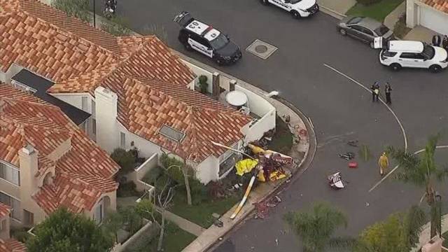 Kalifornijoje į namą įsirėžė sraigtasparnis, žuvo 3 žmonės