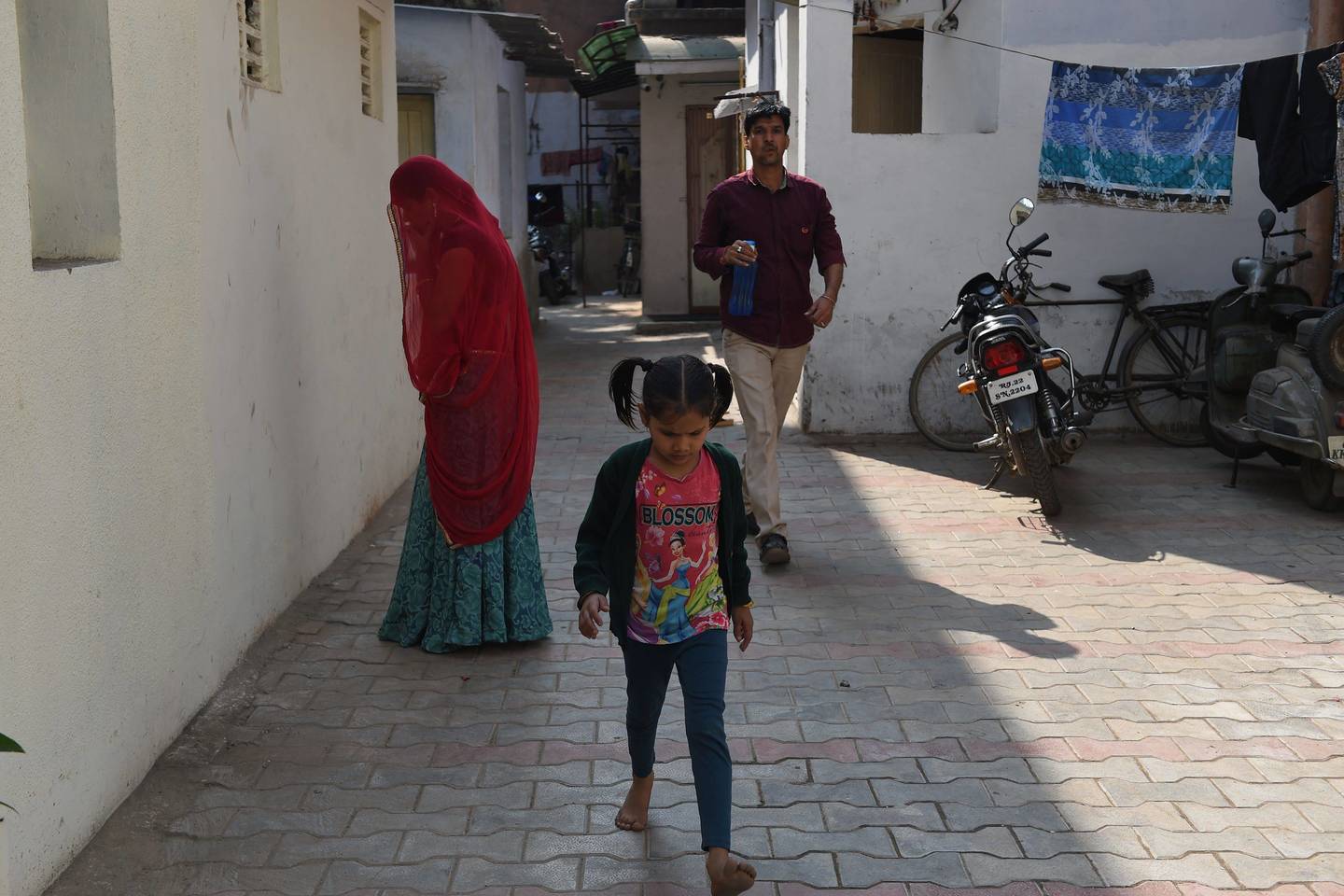  Indijoje mergaitės nėra taip vertinamos kaip berniukai.<br> AFP/„Scanpix“ nuotr.