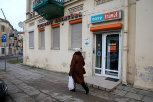 Kelionių organizatorius klimpsta toliau: pareigūnai pažėrė rimtų įtarimų, atliko kratas