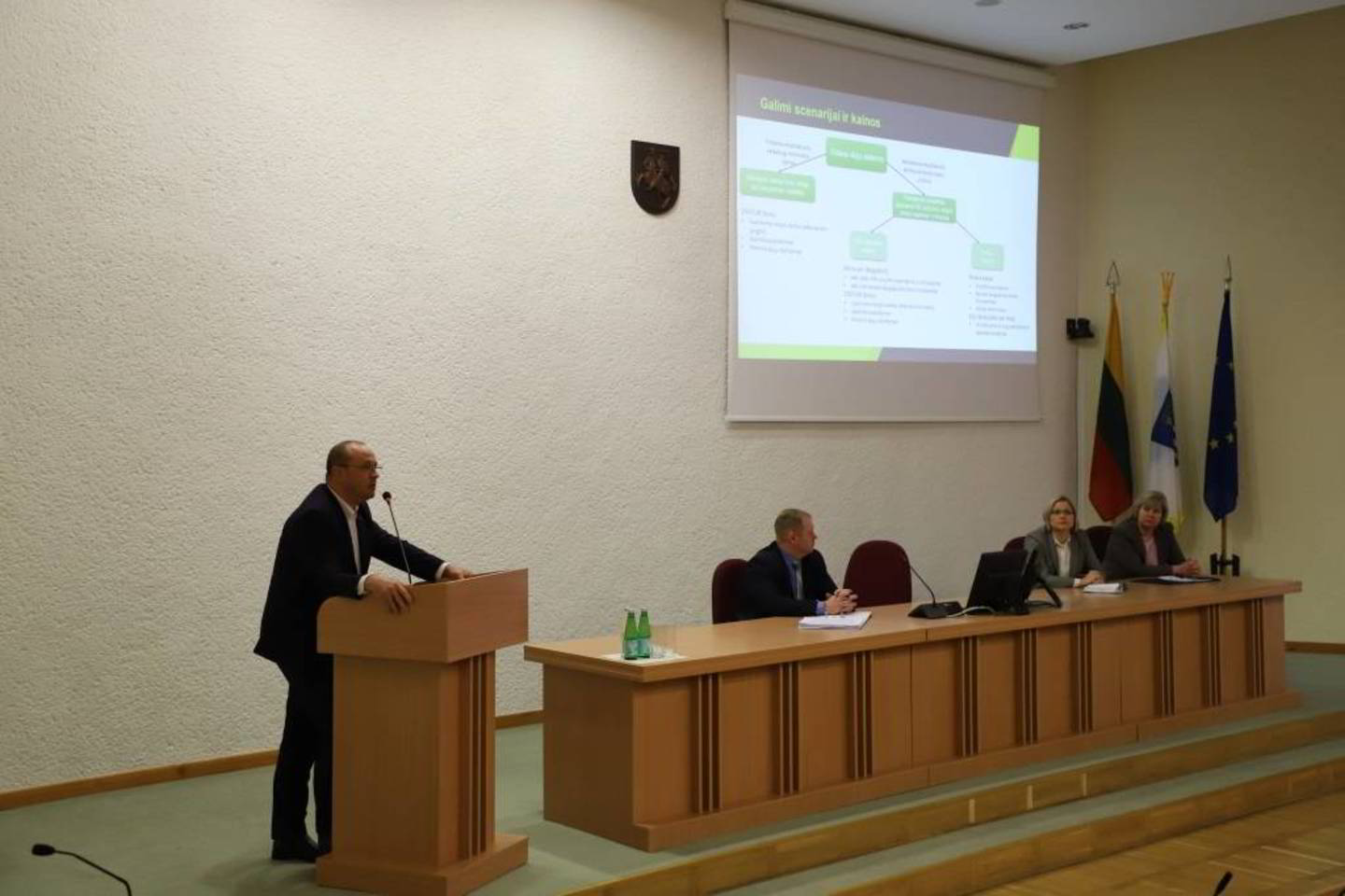 Su daugiabučių bendrijų pirmininkais aptarta naftos dujų balionų keitimo eiga.<br> Organizatorių nuotr.