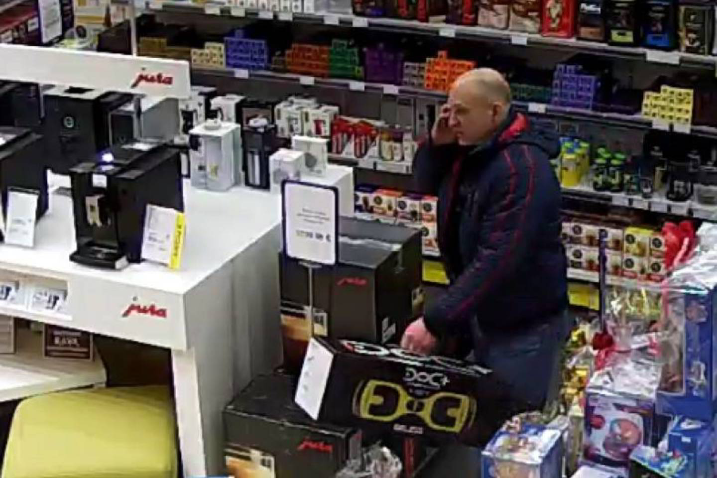 Galbūt atpažįstate šį vyrą? Policija jo ieško.