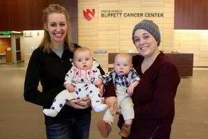 Vėžiu sergančiai pacientei ligoninės slaugytoja įteikė neįkainojamą dovaną