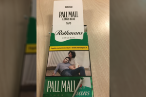 Cigarečių pakelyje rastas lapelis suglumino rūkalių: „Ar taip gali būti?“