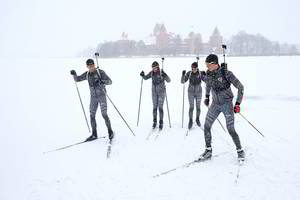 Naujomis aprangomis pasipuošę biatlonininkai į žaidynes išlydėti Trakuose