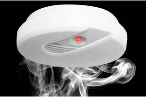 Privalomi dūmų detektoriai – kaip juos įsirengti ir kiek tai žmonėms kainuos