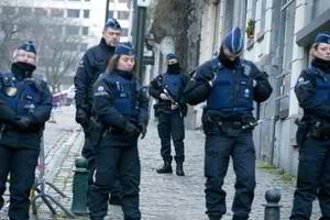 Paryžiaus atakų įtariamasis teisme pareiškė „pasitikintis Alachu“