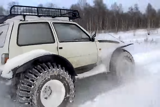 Užkietėjęs žvejys iš dviejų labai skirtingų mašinų sukonstravo svajonių visureigį