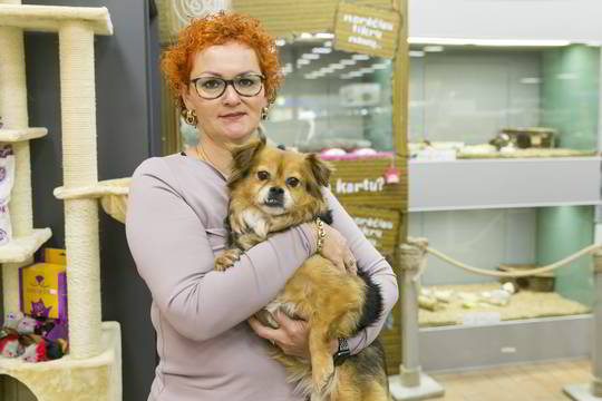 Savo verslą pradėjusi nuo nuosavo pudelio, vardu Kika, šiandien verslininkė ir veisėja valdo vieną didžiausių gyvūnų prekių parduotuvių tinklą „Kika group“, kurį sudaro 127 gyvūnų ir gyvūnų reikmenų parduotuvės Lietuvoje ir Estijoje bei gyvūnų pašaro gamykla Zapyškyje.