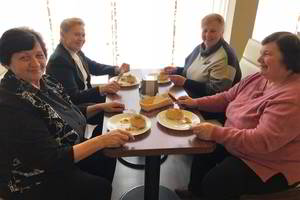 Cepelinų dienos akcija praėjo geriau nei tikėtasi: senjorams išdalinta 1000 cepelinų 