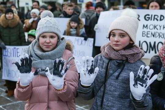 Kauno valdžia katalikiškai mokyklai pasakė „ne“, ši surengė piketą su šokiais