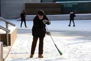 Įsitvirtinusi žiema vienus palepins saule, kitiems prikrės sniego