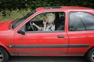 Vairuotojams siūlo atsisakyti vieno įpročio: tai pavojinga ir kenkia sveikatai