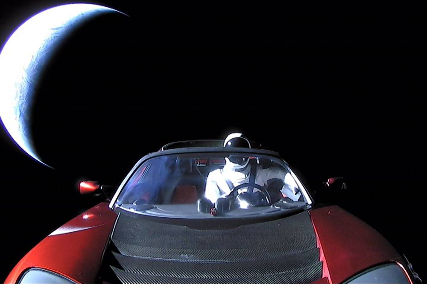  Skafandru aprengtas manekenas, pasirodo, skirtas skafandro bandymams.<br> SpaceX nuotr.