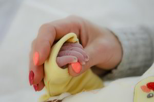 Pabradėje stipriai sužalotas naujagimis: nustatytas kraujo išsiliejimas į smegenis