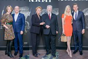 Restorano atidaryme garsenybės mėgavosi azijietiškais patiekalais