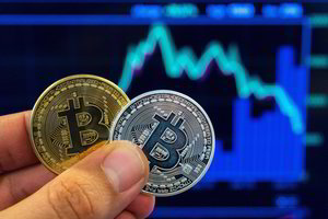 ECB: nepaisant sprogstančio burbulo, kriptovaliutų technologijos gali likti 