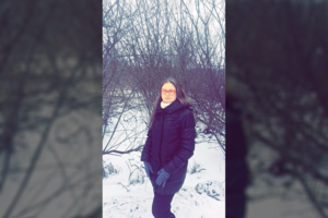 Su negalia mergina kovoja gera nuotaika