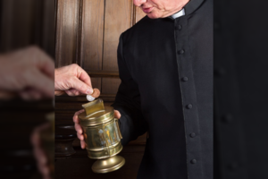 Mišias už giminaitį užsakiusi parapijietė nustebo išgirdusi aukos sumą