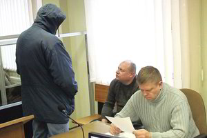 Policijos pareigūnams mesti kaltinimai: tramdydavo ir virve